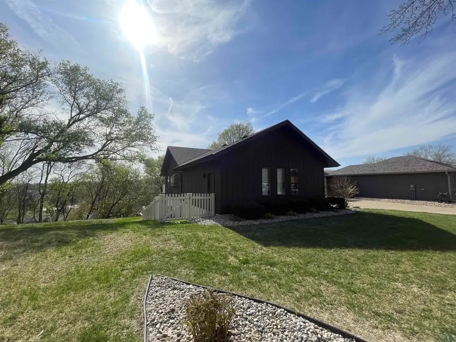 1620 Hiawatha Trail, Sioux City, IA 51104 - #3