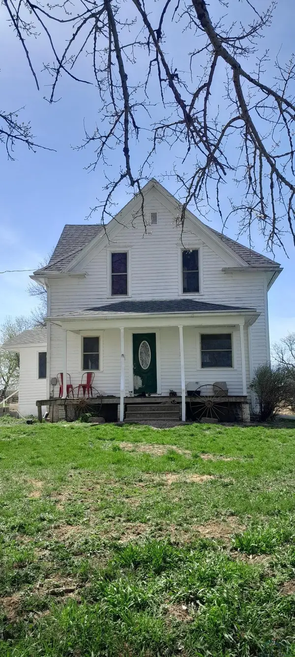 2803 Grundy Ave, Hornick, IA 51026