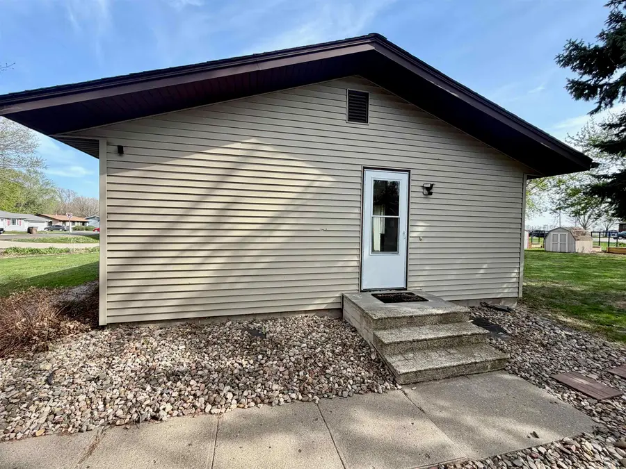 807 Esther St, Jefferson, SD 57038 - #3
