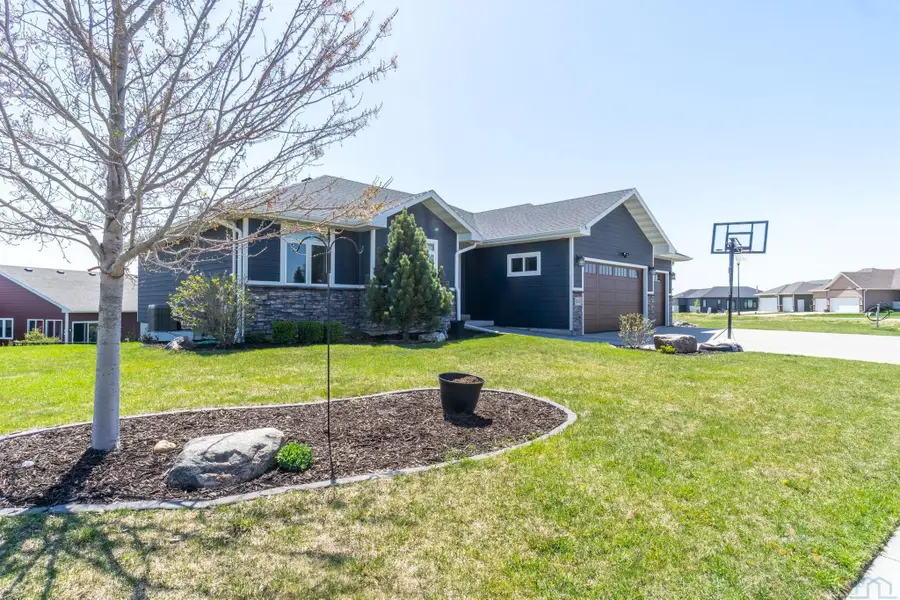 2610 Nicklaus Blvd, Sioux City, IA 51106 - #3