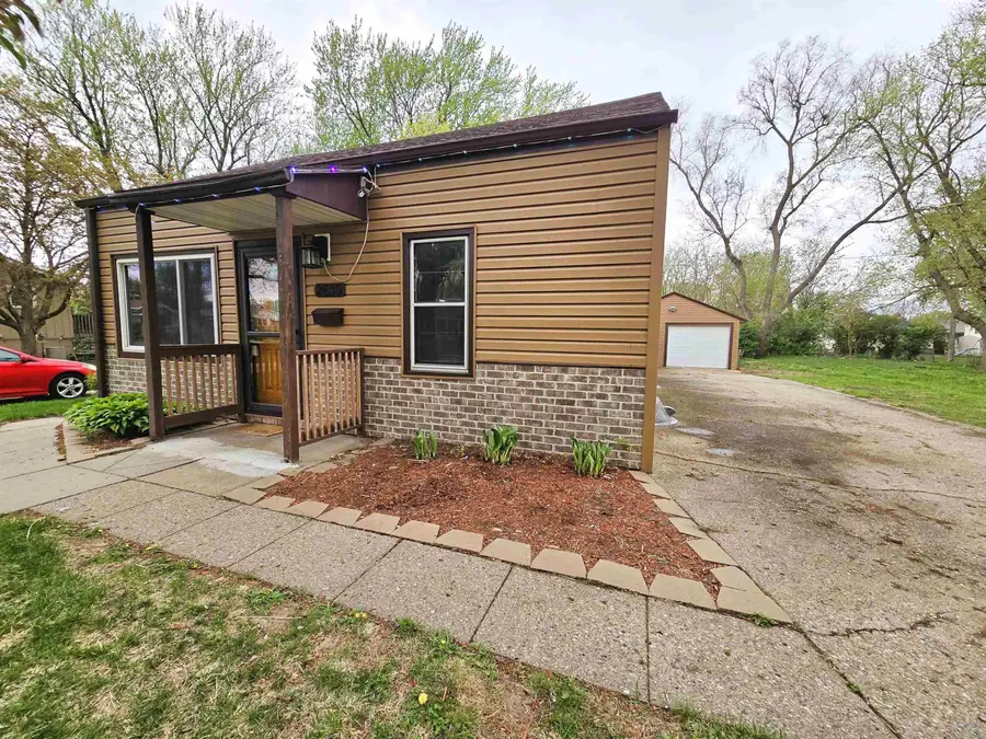 2639 S Paxton, Sioux City, IA 51106 - #2