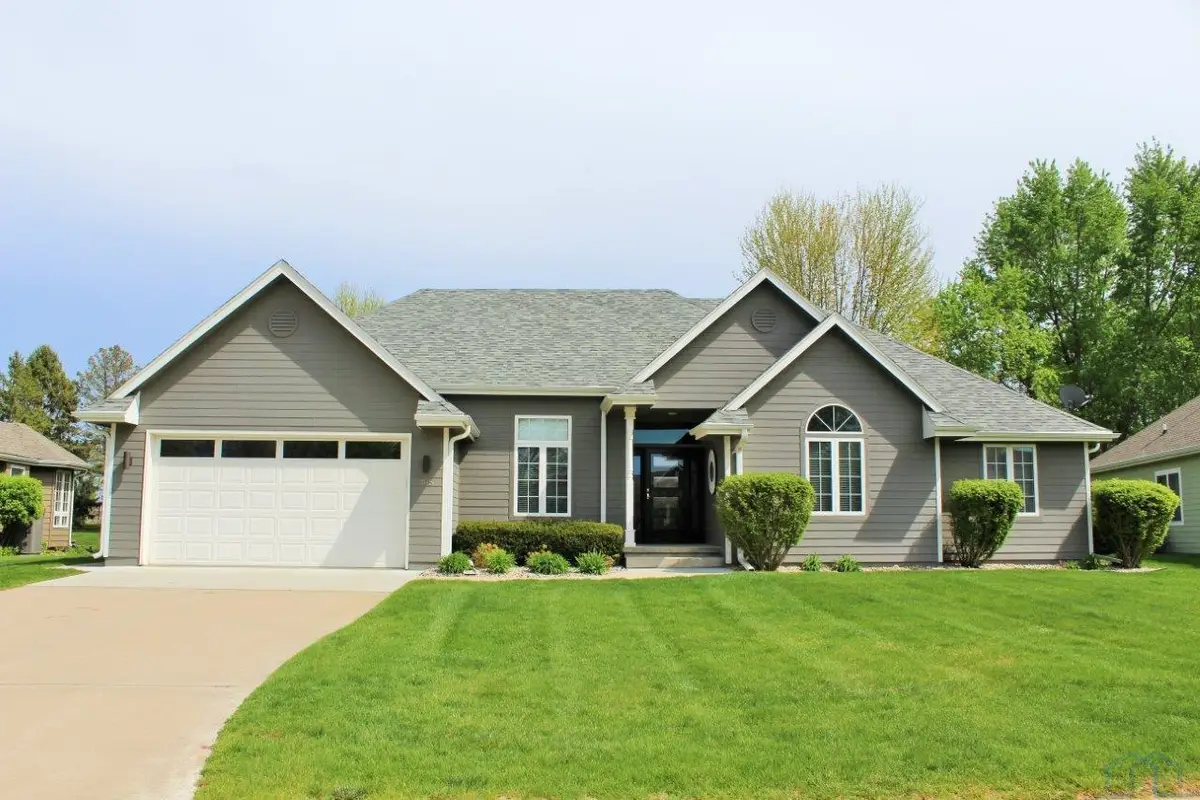 185 WINDFLOWER BND, Dakota Dunes, SD 57049 - #1