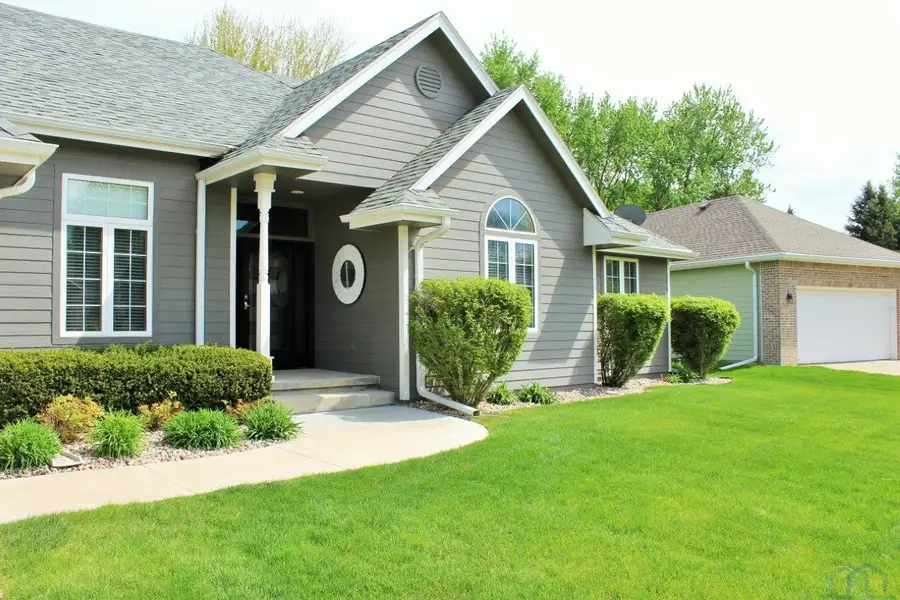 185 WINDFLOWER BND, Dakota Dunes, SD 57049 - #2