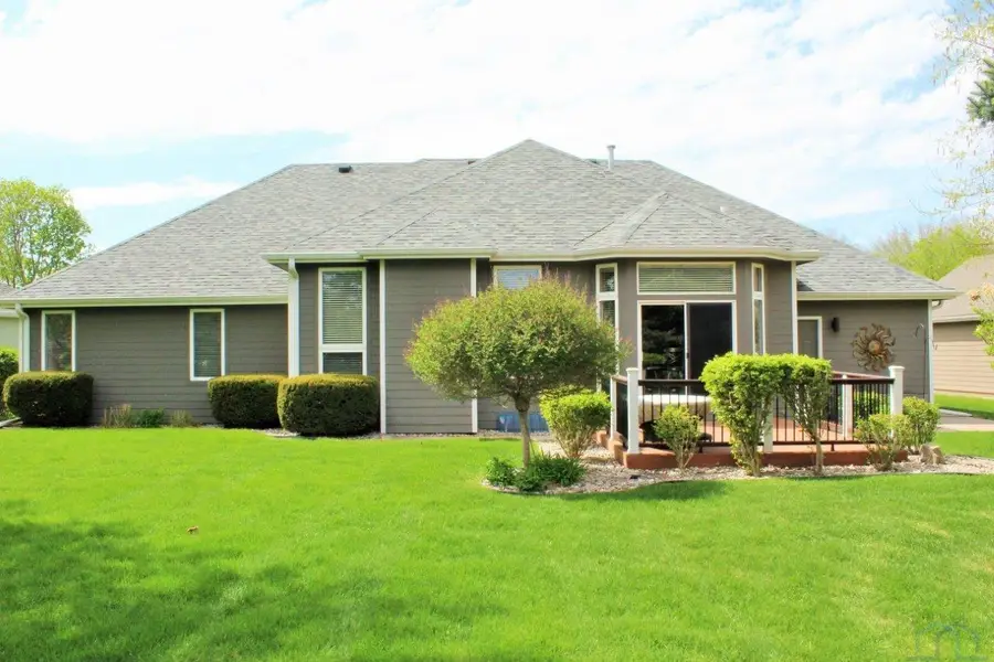 185 WINDFLOWER BND, Dakota Dunes, SD 57049 - #3