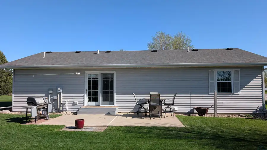 1093 12TH ST NE, Sioux Center, IA 51250 - #3