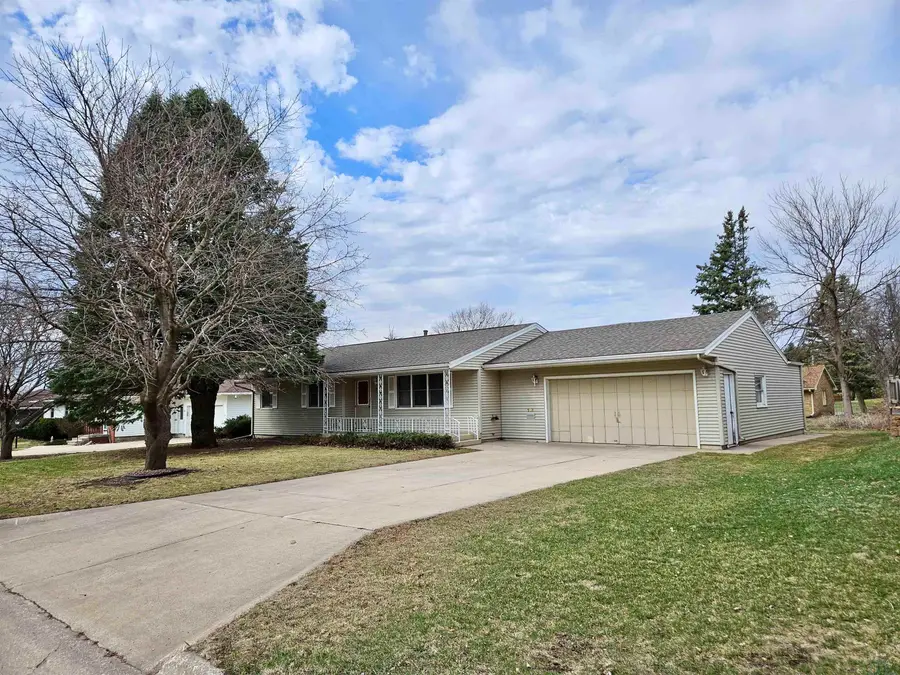 508 Gran Dr, Storm Lake, IA 50588 - #2