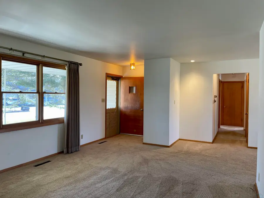 508 Gran Dr, Storm Lake, IA 50588 - #3