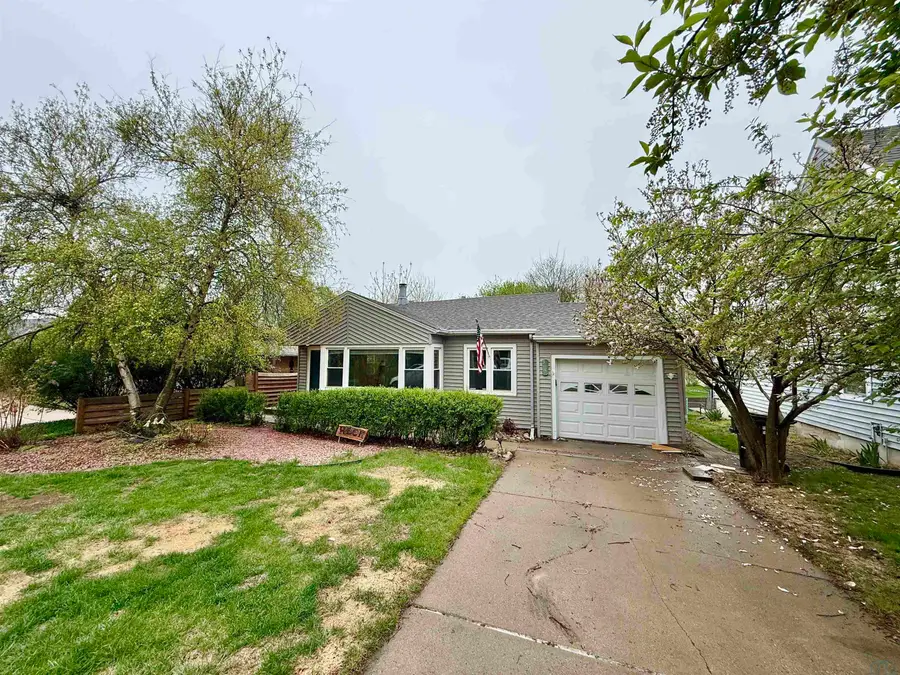 3729 JONES ST, Sioux City, IA 51104 - #2