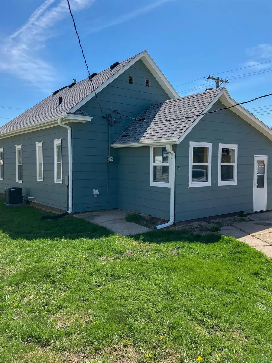 305 Louis St, Newcastle, NE 68757 - #3