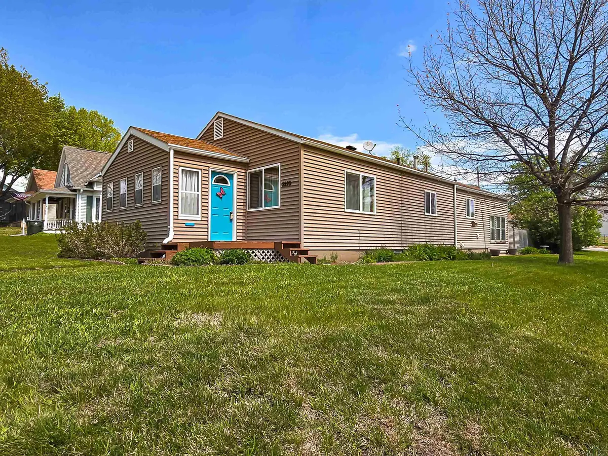 2220 S CYPRESS ST, Sioux City, IA 51106 - #1