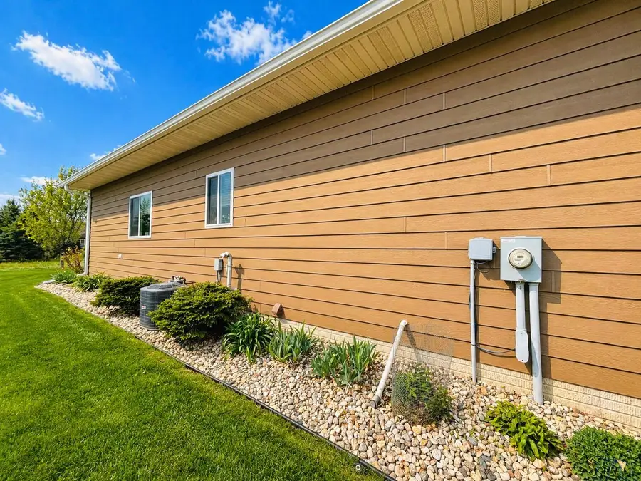 152 BROOKLINE TRL, Dakota Dunes, SD 57049 - #2