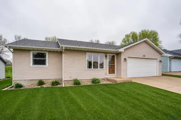 527 Countryside Dr, LeMars, IA 51031