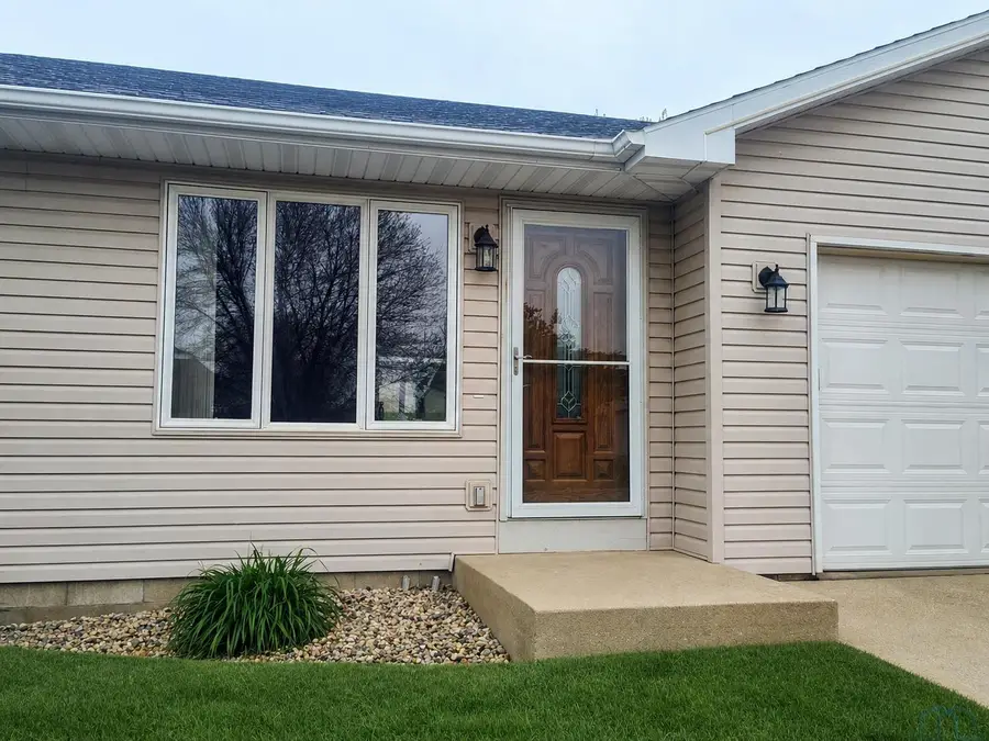 527 Countryside Dr, Le Mars, IA 51031 - #2