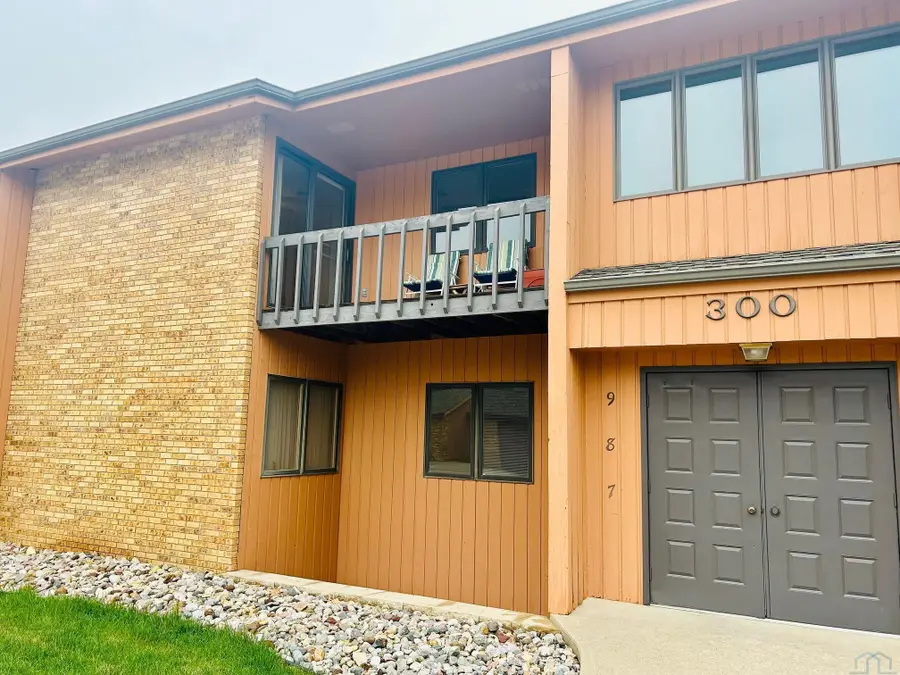 300 E 25th #9, Yankton, SD 57078 - #2