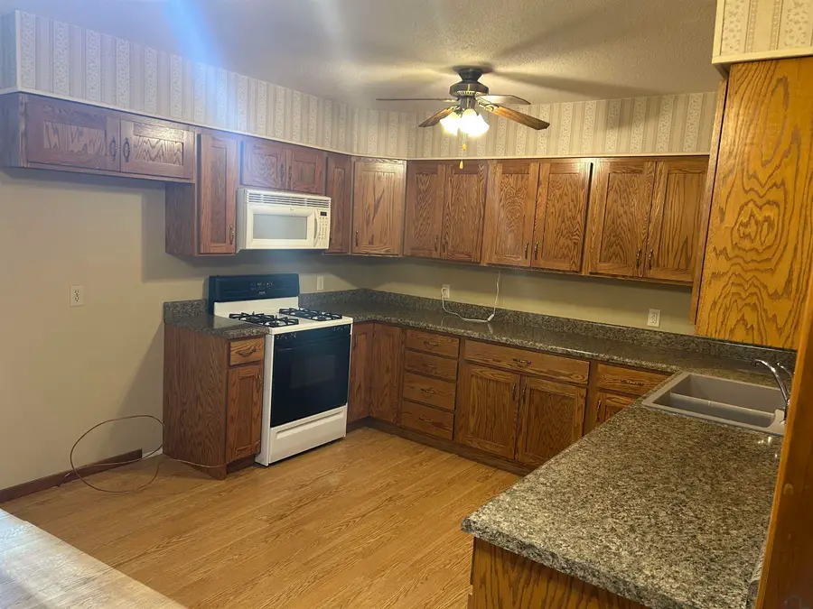 918 James, Vermillion, SD 57069 - #2