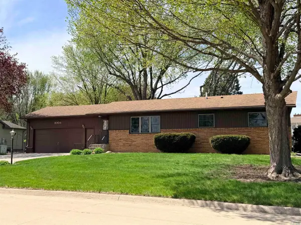 1004 EMERALD DR, Storm Lake, IA 50588