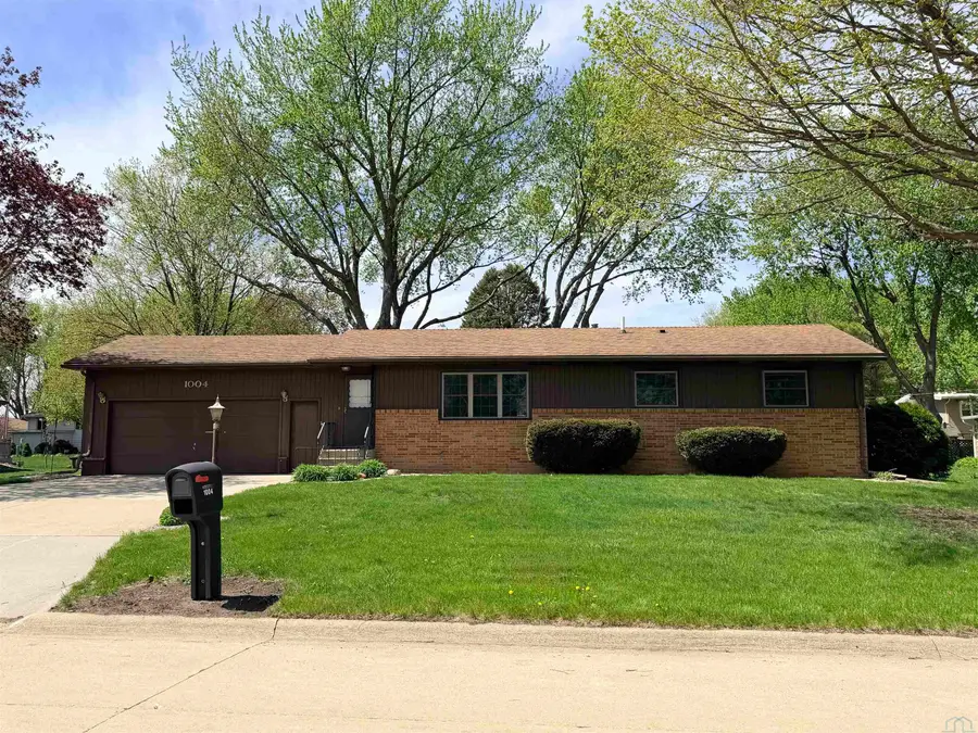 1004 EMERALD DR, Storm Lake, IA 50588 - #2