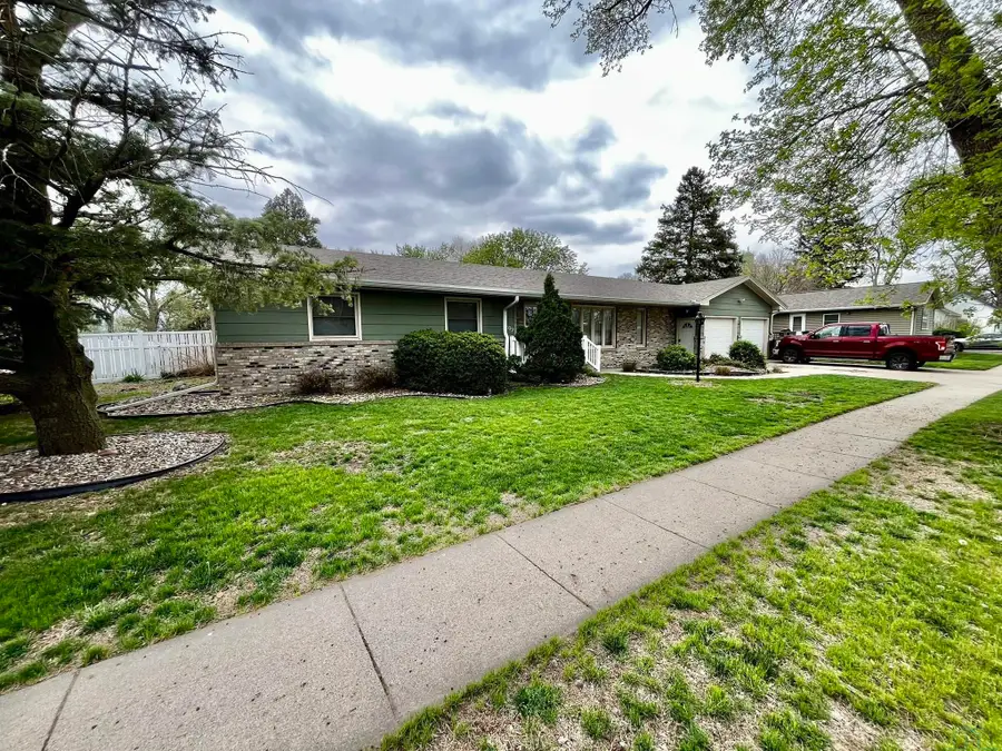 309 S Franklin St, Elk Point, SD 57025 - #2