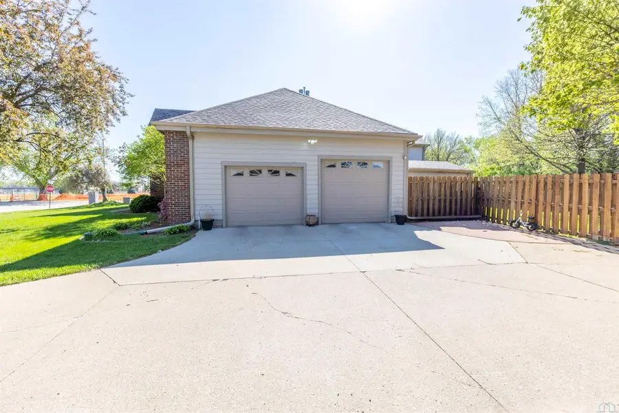 324 Regency Court, South Sioux City, NE 68776 - #3