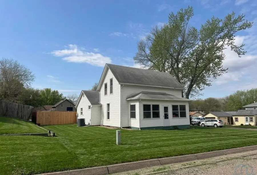 700 Main St., Akron, IA 51001 - #2
