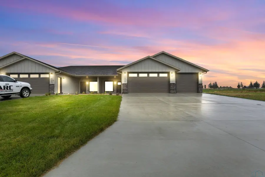 505 Mill Pond Rd, Rock Rapids, IA 51246 - #2