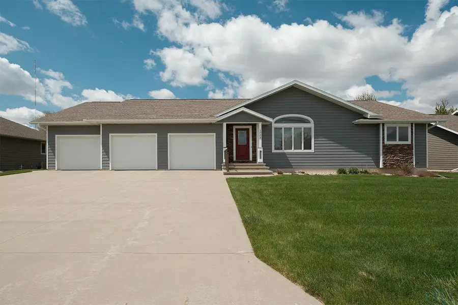 1773 4TH AVE SE, Sioux Center, IA 51250 - #2