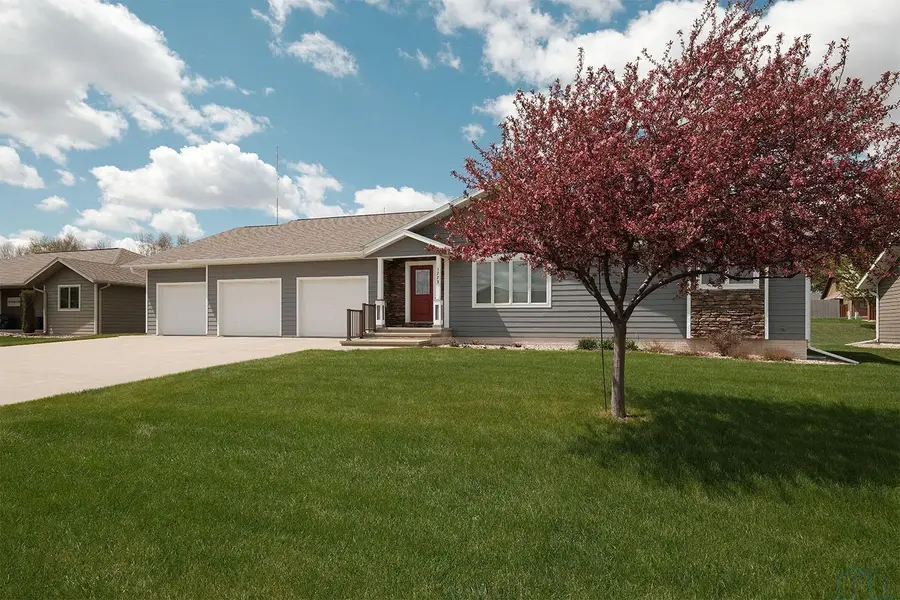 1773 4TH AVE SE, Sioux Center, IA 51250 - #3