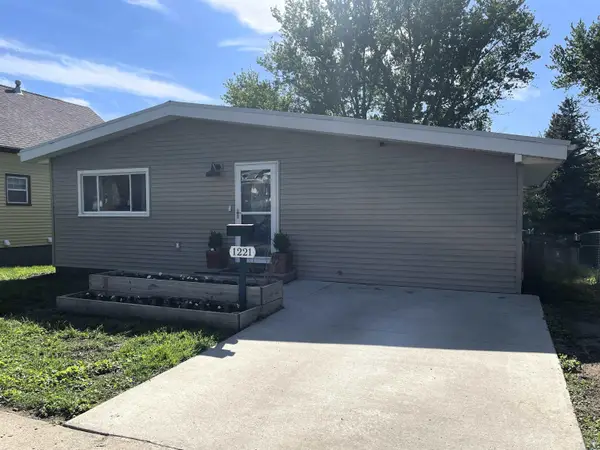 1221 S Helen St, Sioux City, IA 51106