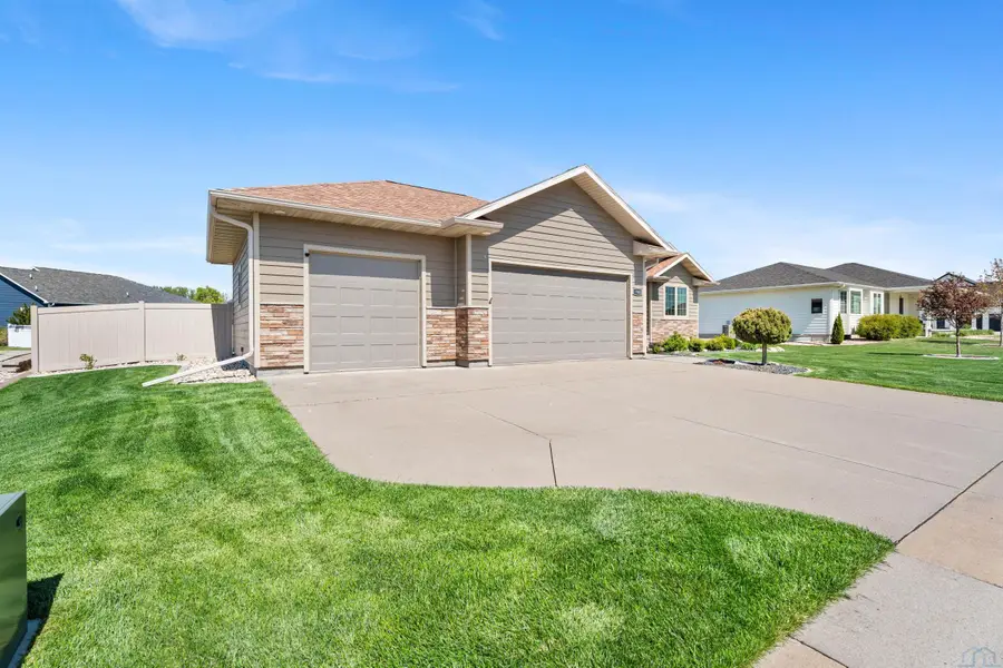 1505 Rockwell Trail, Vermillion, SD 57069 - #3
