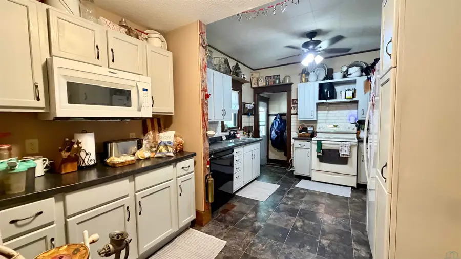 204 ONEIDA ST, Storm Lake, IA 50588 - #3