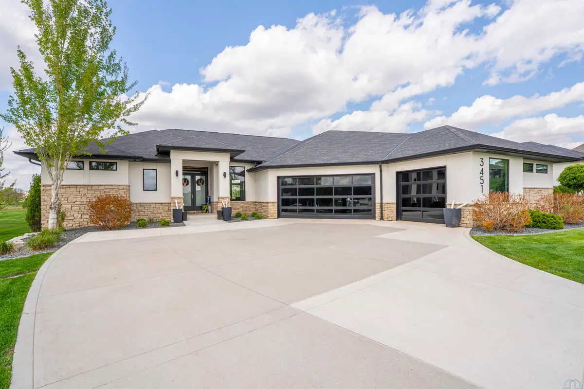 3451 Wanamaker Dr, Sioux City, IA 51106 - #1