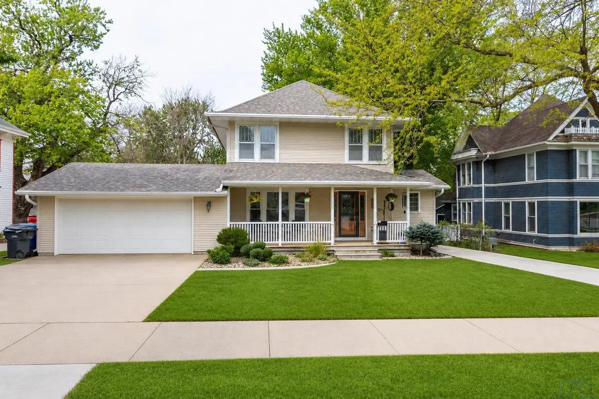 909 Central Ave SW, Le Mars, IA 51031 - #1
