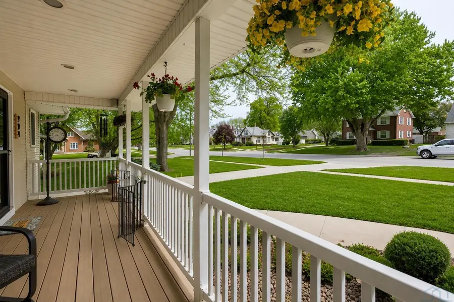909 Central Ave SW, Le Mars, IA 51031 - #2