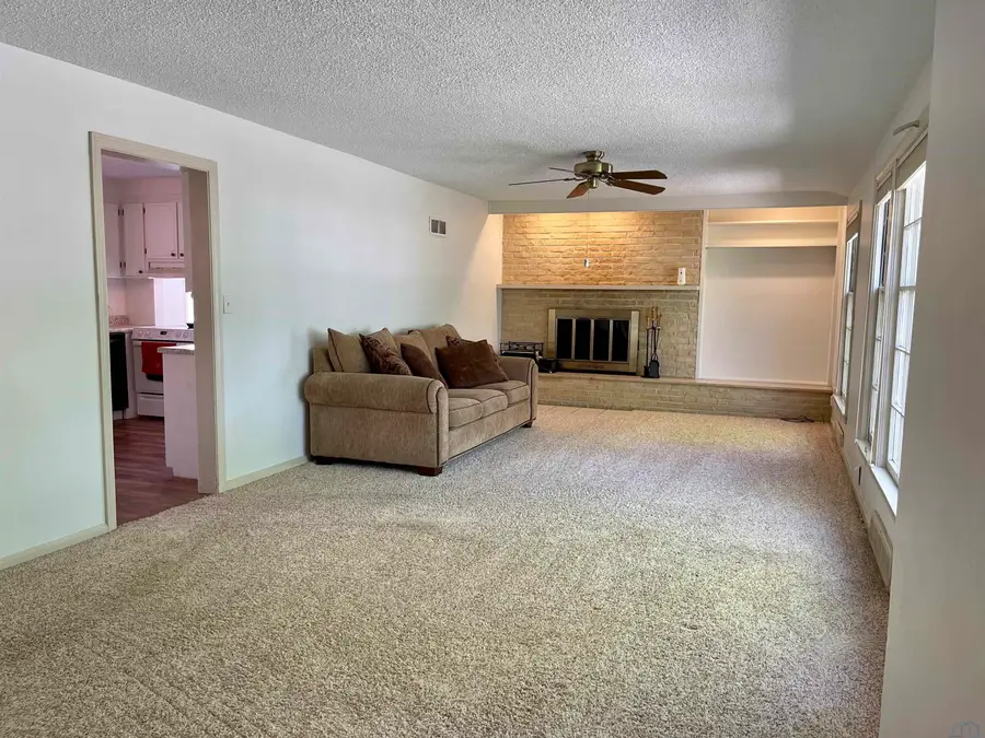 5 Colonial Circle, Storm Lake, IA 50588 - #2