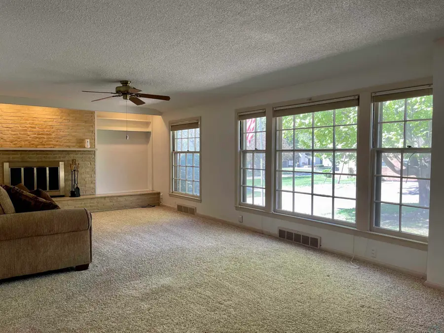 5 Colonial Circle, Storm Lake, IA 50588 - #3