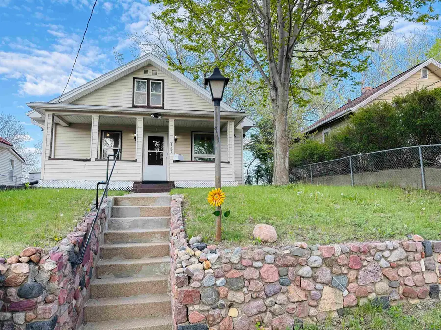 208 S Leonard St, Sioux City, IA 51103 - #2