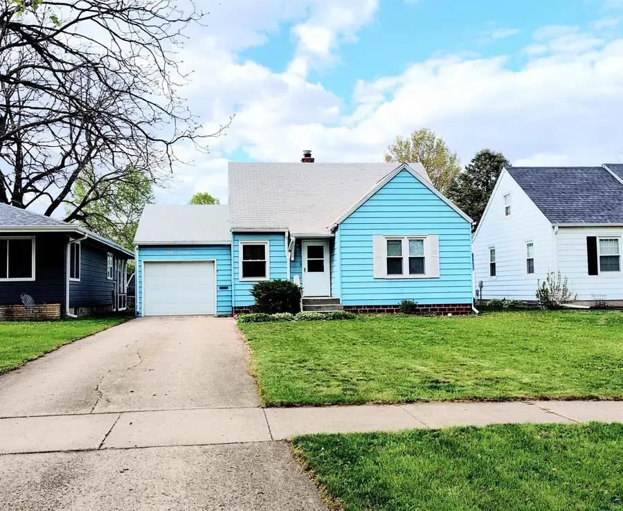 817 E 4th St, Spencer, IA 51301 - #2