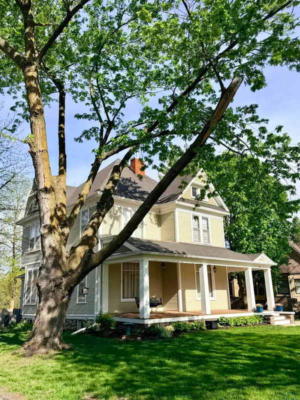 208 LAKE AVE, Storm Lake, IA 50588