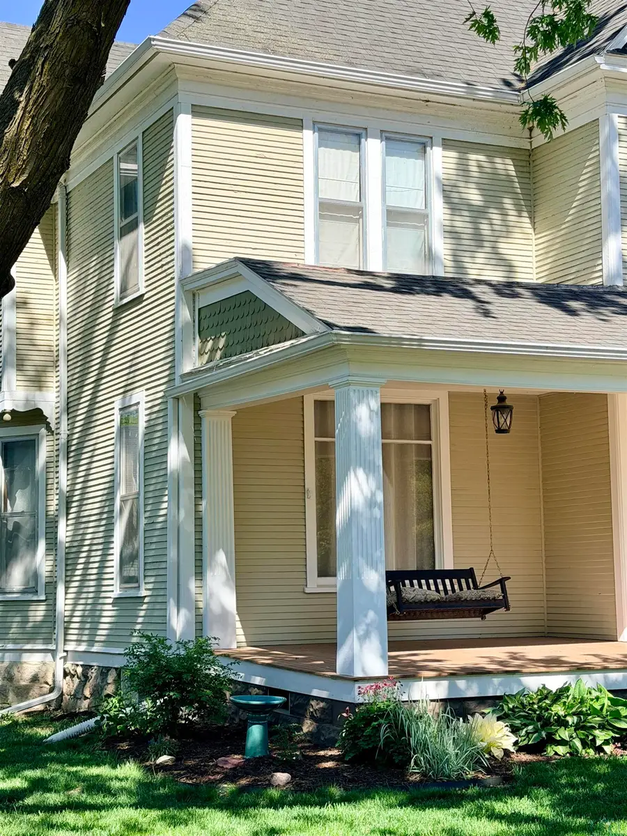 208 LAKE AVE, Storm Lake, IA 50588 - #2