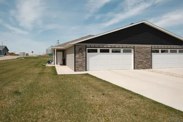 2109 Walnut, Hull, IA 51239