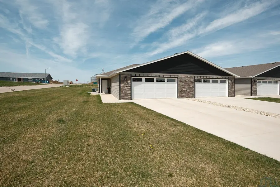 2109 Walnut, Hull, IA 51239 - #2