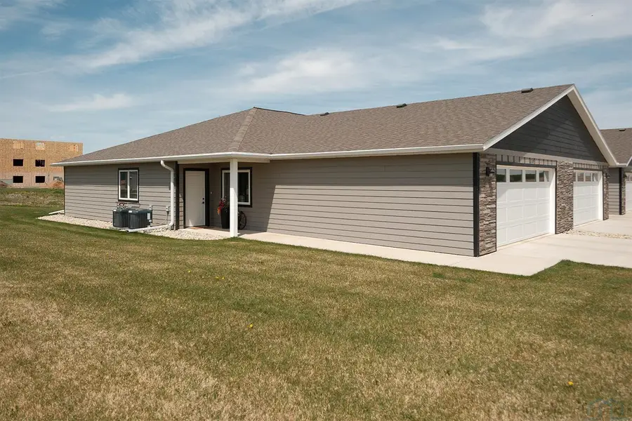 2109 Walnut, Hull, IA 51239 - #3