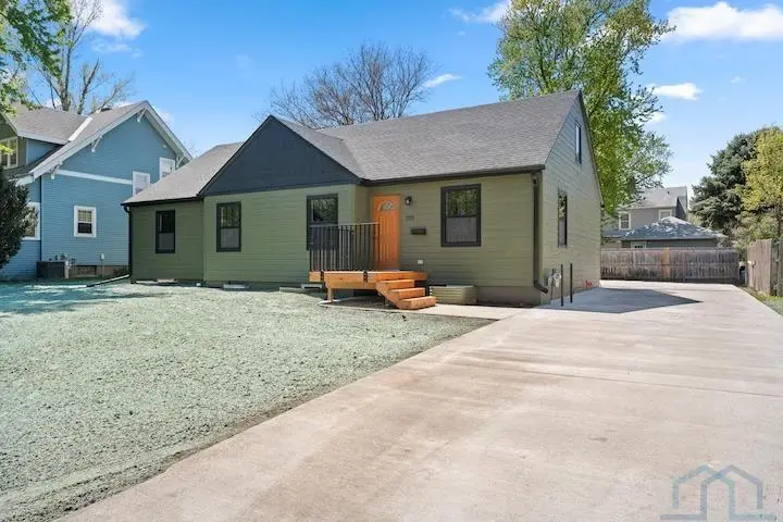 323 Linden, Vermillion, SD 57069 - #1