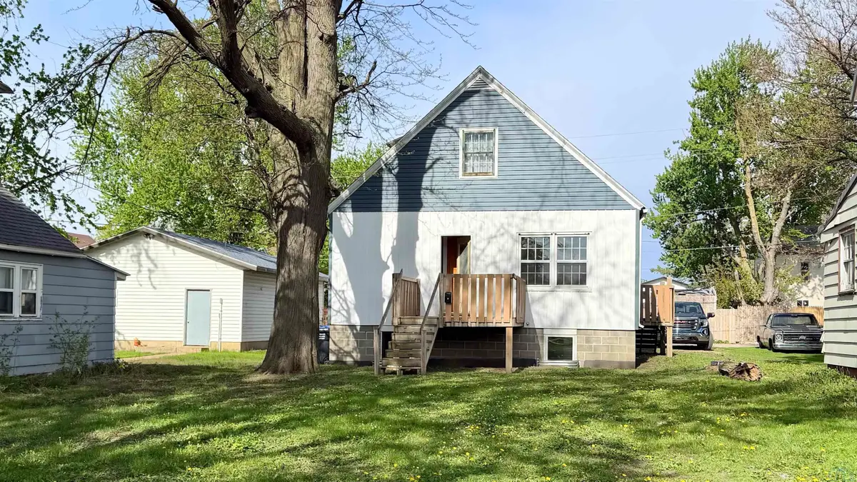 712 SENECA ST, Storm Lake, IA 50588 - #1