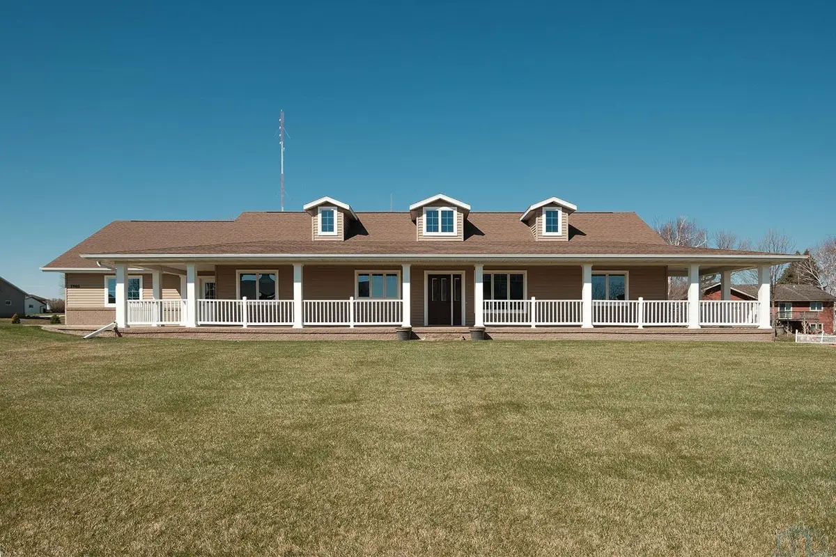 1905 4th Avenue SE, Sioux Center, IA 51250 - #1