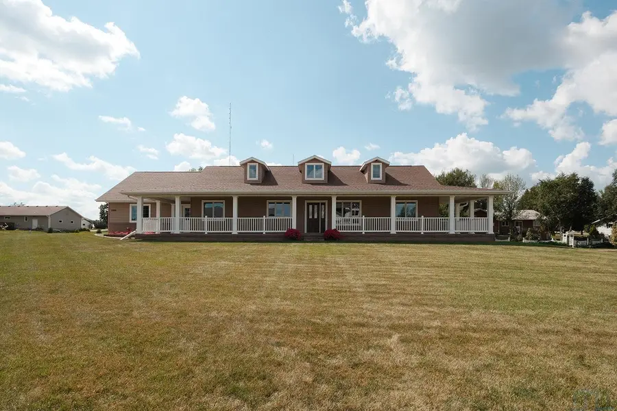 1905 4th Avenue SE, Sioux Center, IA 51250 - #2