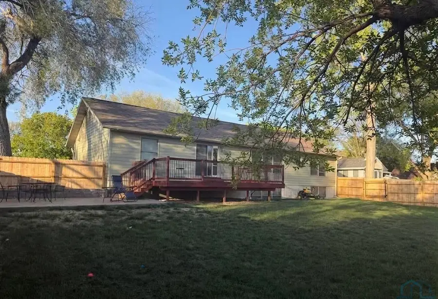 302 E Jefferson St, Elk Point, SD 57025 - #3