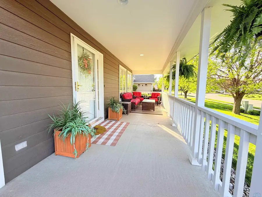 498 Prairie Blvd., Dakota Dunes, SD 57049 - #3