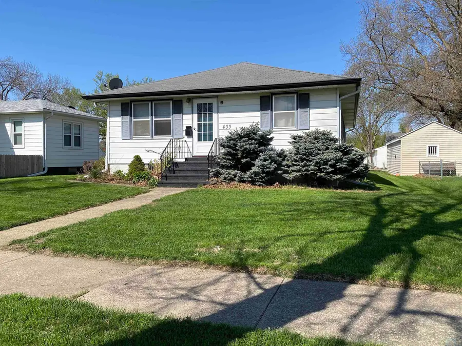 433 2nd Ave NE, Le Mars, IA 51031 - #2