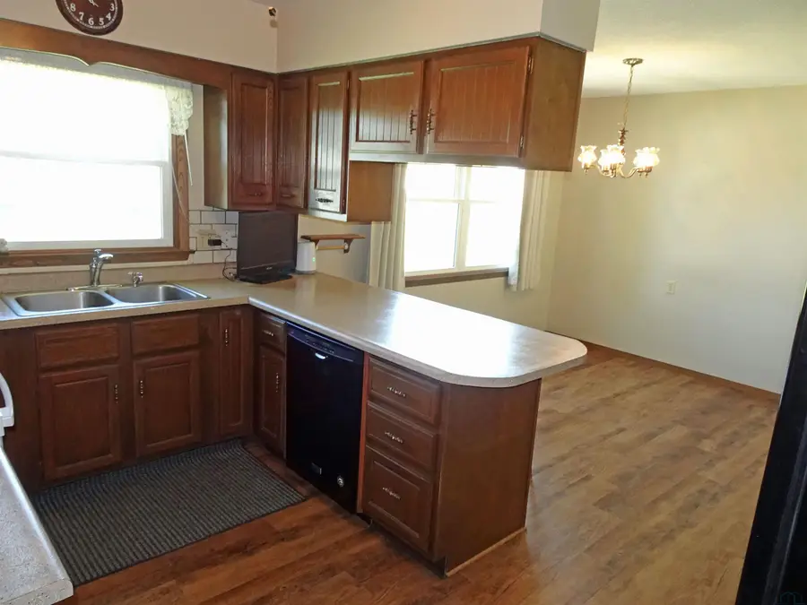 125 N 6th Avenue, Sheldon, IA 51201 - #2